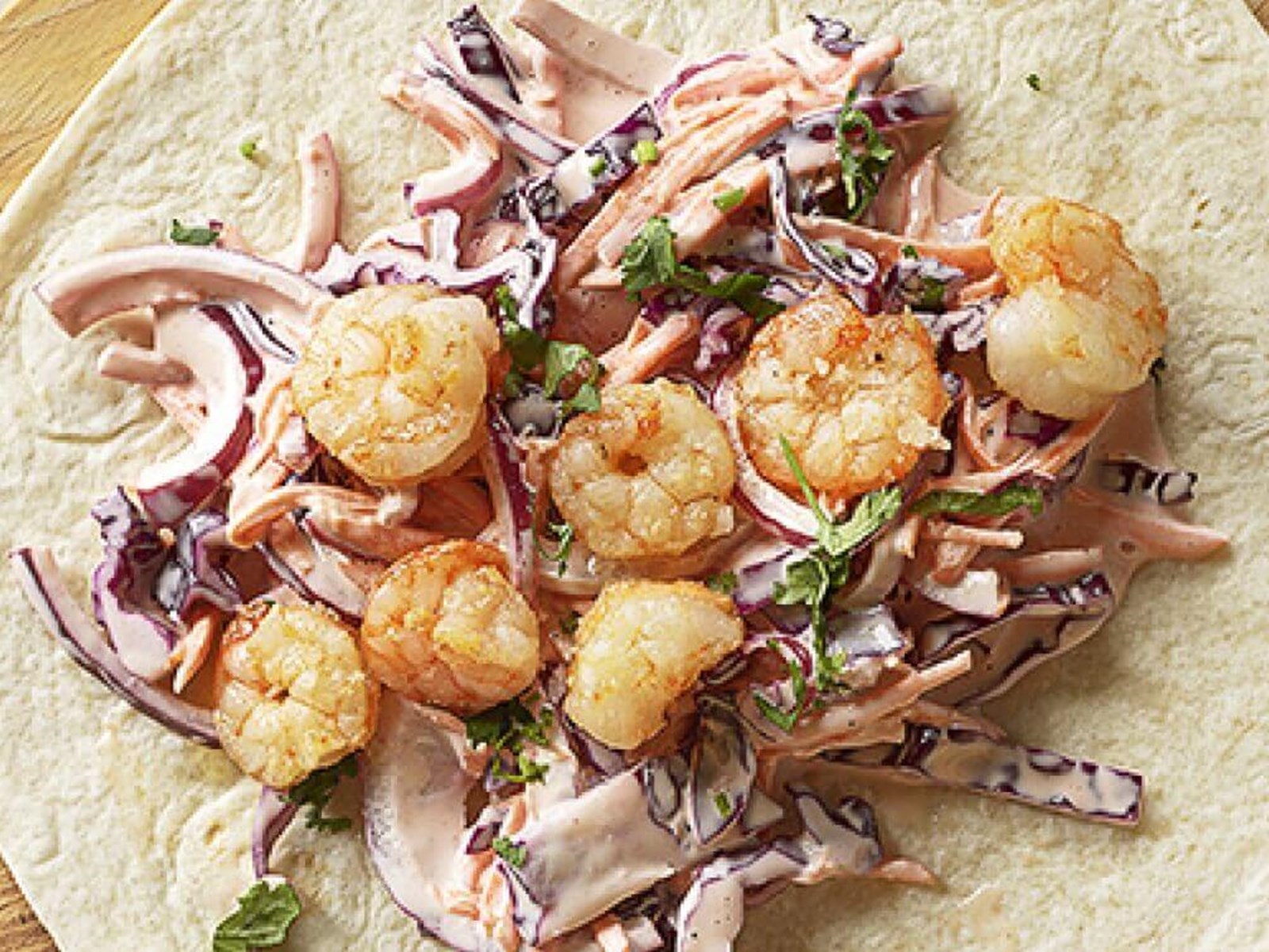 Wraps-de-Camarão-salteado-com-salada-de-couve-roxa