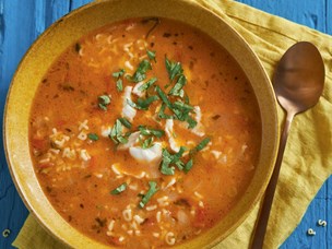 sopa de peixe com massinha de letras