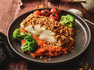 Bacalhau Confitado com Esmagada de Batata Doce e Tomate Seco