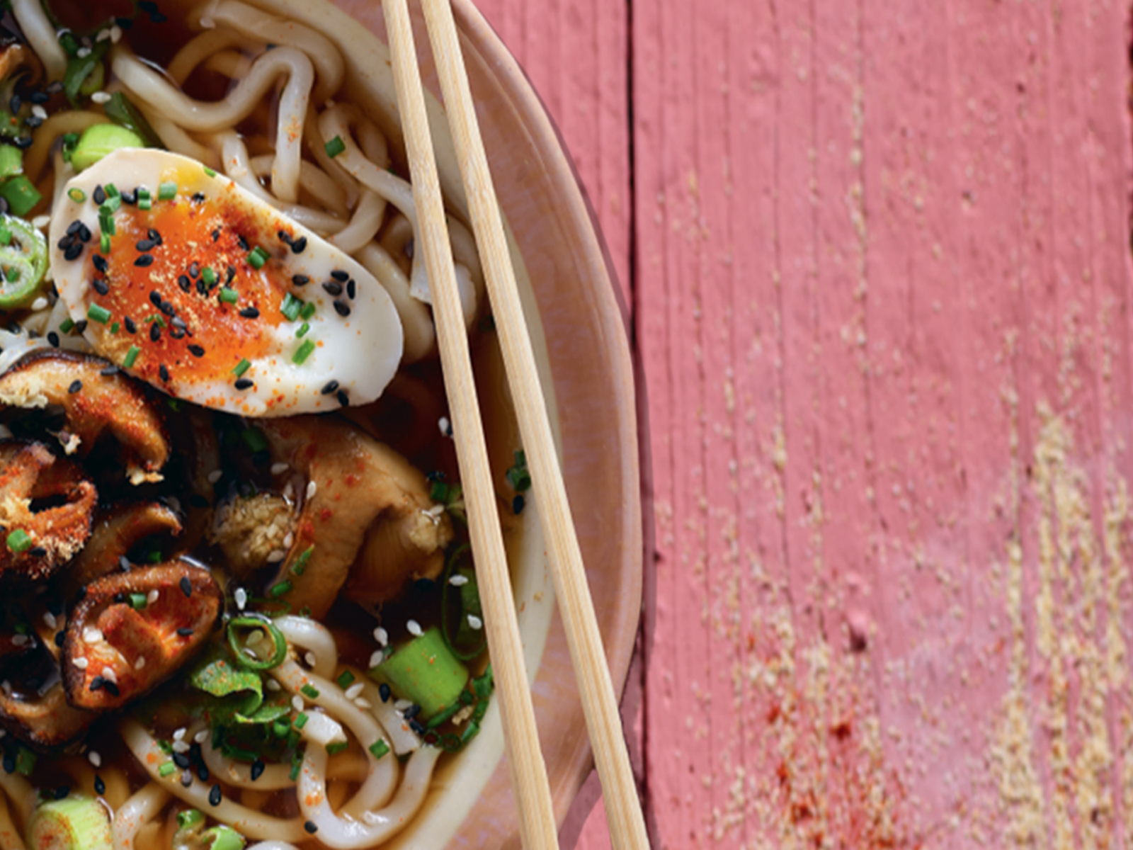 Ramen de shiitake com gengibre e especiarias
