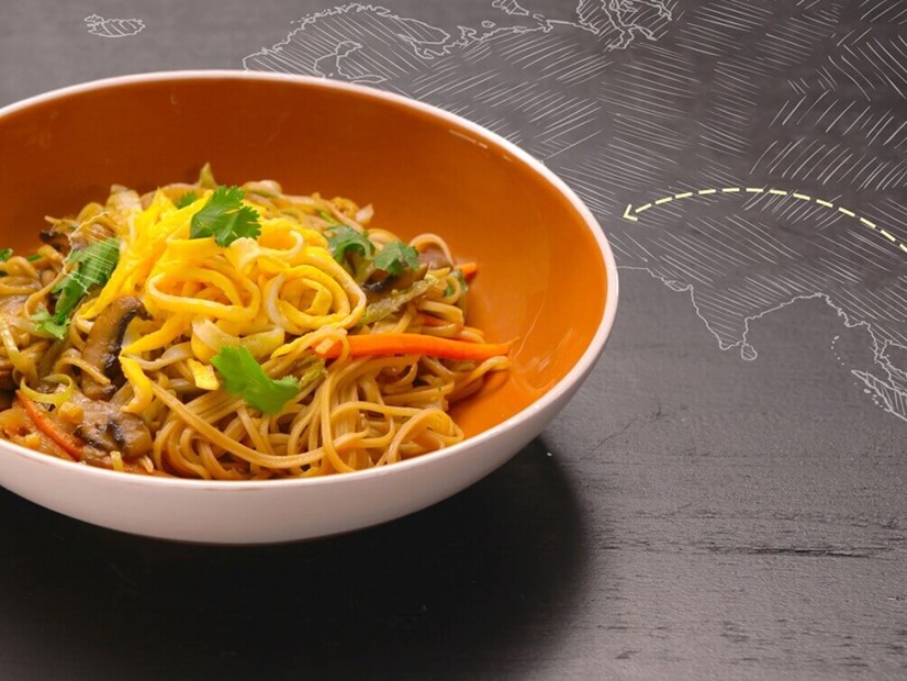 Noodles com peru, ananás e legumes chineses - Receita Petitchef
