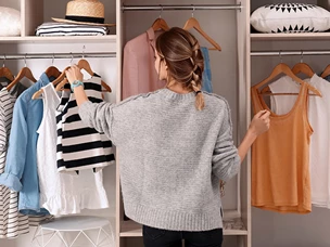 Como organizar guarda roupa