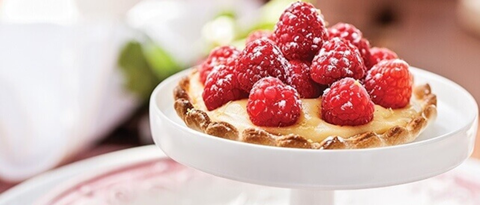 Tarteletes-de-framboesa-e-creme-de-pasteleiro