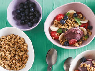 Açaí com Fruta Fresca e Granola
