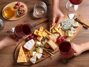 Grazing Tables: tábua de frios com queijos e enchidos