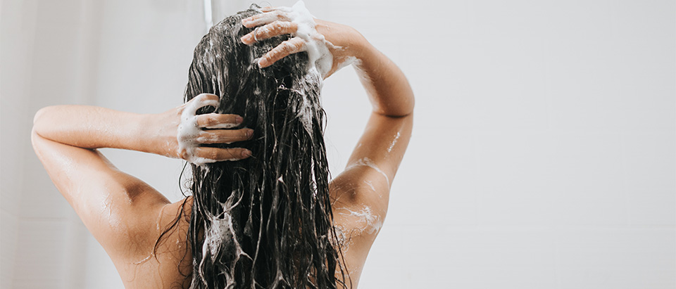 Cabelo oleoso: o que fazer, champô, máscara