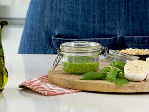 Como fazer pesto