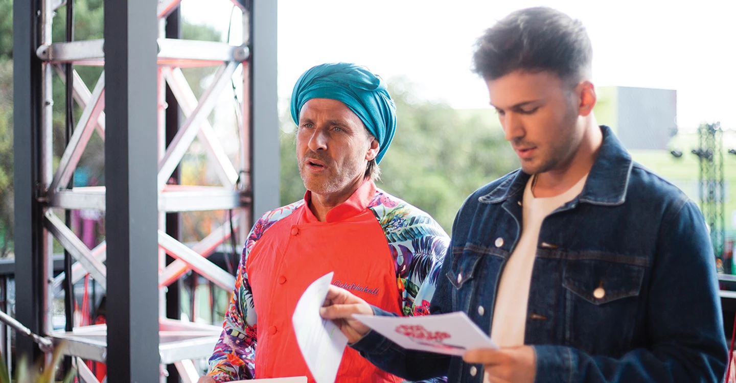 Imagem do Chef Chakall e David Carreira na rúbrica O Pior Cozinheiro do Mundo